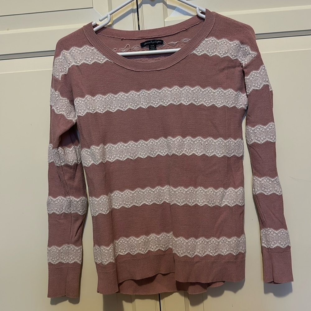 American Eagle pink and white sweater